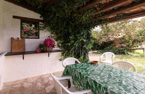 Mockarta Apartamento | Apartamento 'Tenuta Donna Vittoria - Geranio' con vistas a la montaña, piscina y Wi-Fi