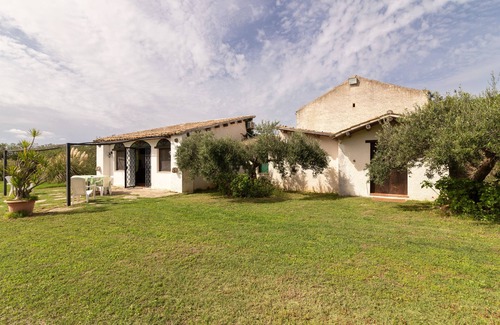 Mockarta Apartamento | Apartamento 'Tenuta Donna Vittoria - Geranio' con vistas a la montaña, piscina y Wi-Fi