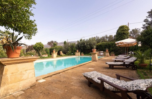 Mockarta Apartamento | Apartamento 'Tenuta Donna Vittoria - Geranio' con vistas a la montaña, piscina y Wi-Fi