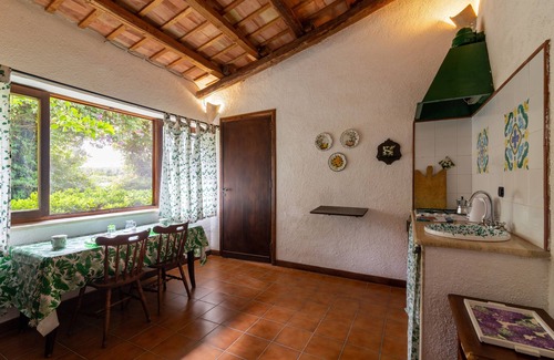 Mockarta Apartamento | Apartamento 'Tenuta Donna Vittoria - Edera' con vistas a la montaña, piscina y Wi-Fi