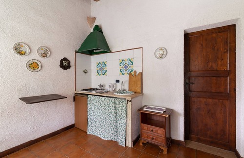 Mockarta Apartamento | Apartamento 'Tenuta Donna Vittoria - Edera' con vistas a la montaña, piscina y Wi-Fi