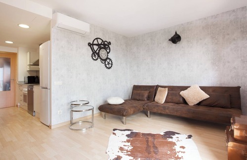 Canet de Mar Apartamento | Apartamento 'Terraced Beach' con terraza privada, Wi-Fi y aire acondicionado