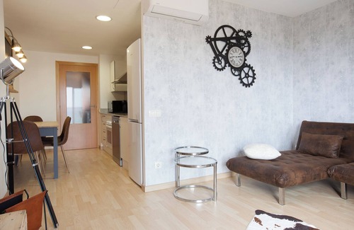 Canet de Mar Apartamento | Apartamento 'Terraced Beach' con terraza privada, Wi-Fi y aire acondicionado