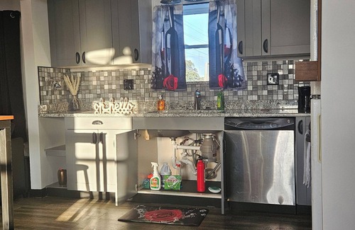 Detroit Apartamento | Apartment: The Rose On 8 Mile Rd.