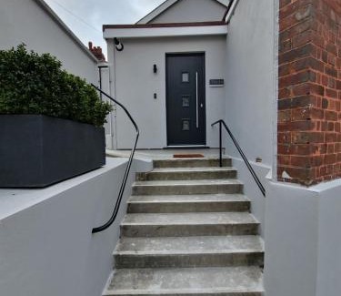 Plymouth Apartamento | Apartment Three - Free Private Car Park - sleeps 6 - 3 shower rooms - by Ocean City Retreats