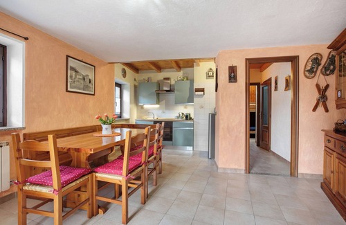 Fenis Apartamento | Apartamento 'Tillier' con vistas a la montaña y Wi-Fi