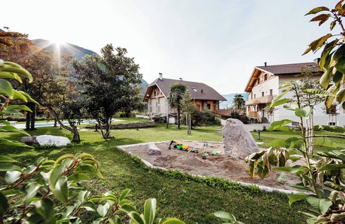 Merano Apartamento | Apartamento 'Torgglbauer 1' con vistas a la montaña, piscina, terraza y Wi-Fi