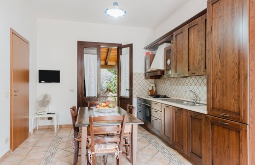 Castelluzzo Apartamento | Apartamento 'Tra Mare E Natura, Solo Relax' con vistas a la montaña, Wi-Fi y aire acondicionado
