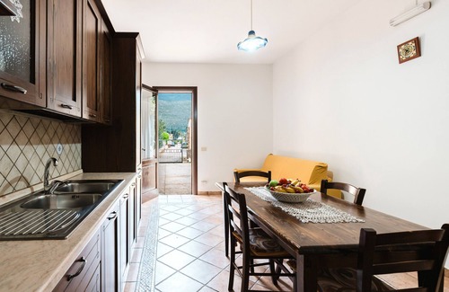 Castelluzzo Apartamento | Apartamento 'Tra Mare E Natura, Solo Relax' con vistas a la montaña, Wi-Fi y aire acondicionado