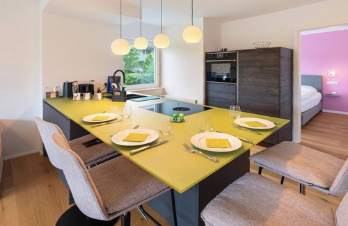 Bad Liebenzell Apartamento | Apartamento 'Traumblick' con vistas a la montaña, balcón y Wi-Fi