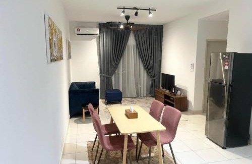 Kota Warisan Apartamento | Apartment unit with netflix and swimming pool nearby KLIA, Putrajaya, Sepang Circuit and Kuala Lumpur