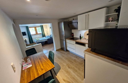 Elzach Apartamento | Apartamento 'Untere Halde' con vistas a la montaña, terraza privada y Wi-Fi