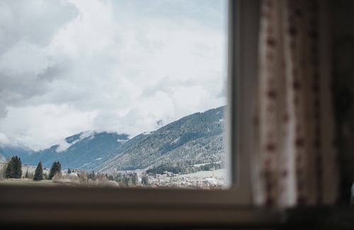Casola Apartamento | Apartamento 'Unterhauserhof A' con vistas a la montaña, Wi-Fi, balcón y jardín
