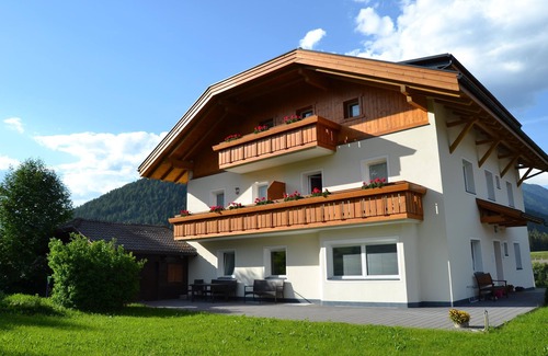 Casola Apartamento | Apartamento 'Unterhauserhof C' con vistas a la montaña, Wi-Fi, balcón y jardín
