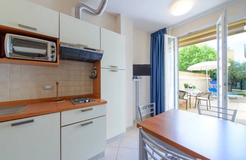 Viserbella Apartamento | Apartamento de dos habitaciones en Viserba, con balcones con vista al mar, estacionamiento privado, wifi, amueblado.