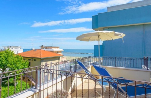 Viserbella Apartamento | Apartamento de dos habitaciones en Viserba, con balcones con vista al mar, estacionamiento privado, wifi, amueblado.