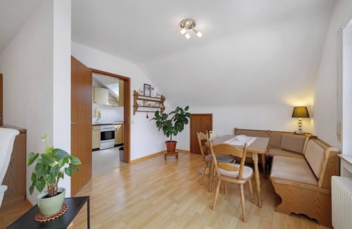 Geislingen Apartamento | Apartamento 'Urlaub In Der Sonnenstadt 72351' con balcón y Wi-Fi