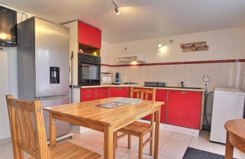 Sainte-Anne-d'Auray Apartamento | Apartamento 'Valou' con terraza privada, jardín compartido y Wi-Fi