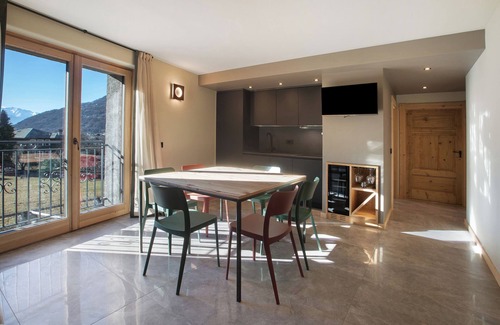 Mazzo di Valtellina Apartamento | Apartamento 'Viez' con vistas a la montaña, balcón y Wi-Fi