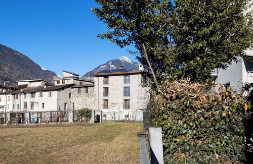Mazzo di Valtellina Apartamento | Apartamento 'Viez' con vistas a la montaña, balcón y Wi-Fi