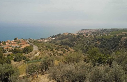 Roseto Capo Spulico Apartamento | Apartamento 'Villa Anna' con vistas al mar, terraza compartida y aire acondicionado.