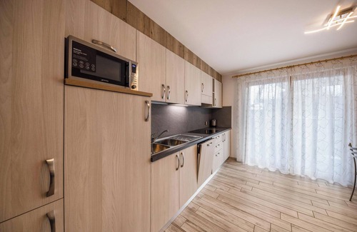 Predazzo Apartamento | Apartamento "Vacanze Arcobaleno - Viola" con vistas a la montaña, sauna y bañera de hidromasaje