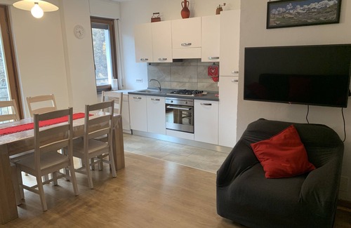 Valtournenche Apartamento | Apartamento con vistas al valle en el centro de Valtournenche