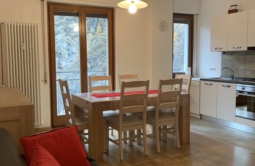 Valtournenche Apartamento | Apartamento con vistas al valle en el centro de Valtournenche
