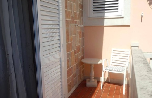 Mirce Apartamento | Apartamento Vesna - Apartamento de tres habitaciones con terraza y vistas al mar (Vesna)