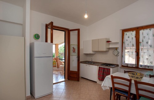 Cala Liberotto Apartamento | Apartamento Villa Peps cerca de la playa, con jardín