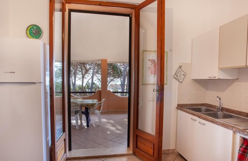 Cala Liberotto Apartamento | Apartamento Villa Peps cerca de la playa, con jardín