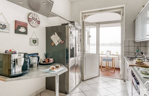 Neuwied Apartamento | Apartamento 'Villa Rheinstein Am Schloss Engers' con balcón y Wi-Fi