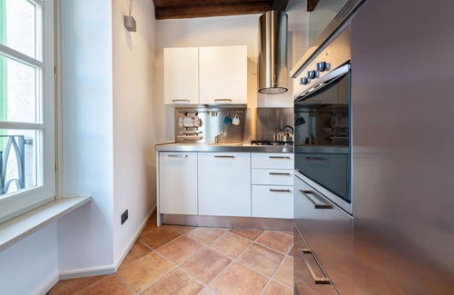 Gargnano Apartamento | Apartment 'Villa Rosa Flat' with Sea View, Shared Garden and Wi-Fi