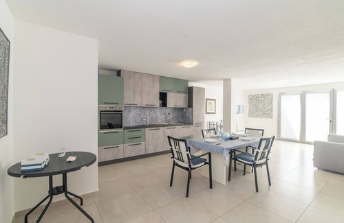 Budoni Apartamento | Apartamento 'Virginia' con vistas a las montañas y aire acondicionado