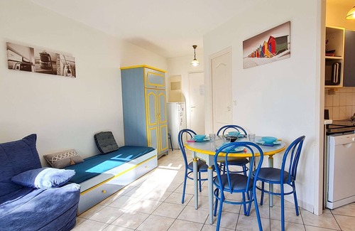 La Couarde-sur-Mer Apartamento | Apartment with courtyard communal pool and parking