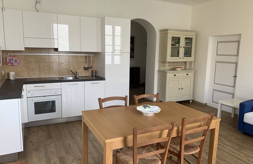 Claino Con Osteno Apartamento | Apartment with garden, direct access to the lake in ancient villa