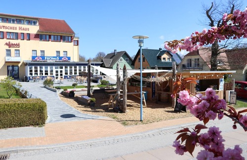 Ostseebad Wustrow Apartamento | Apartment with balcony and Bodden view directly at the harbor of Wustrow