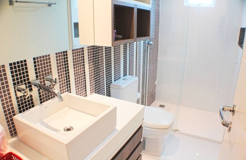 Castelo Branco Apartamento | Apartamento con 2 suites y terraza en Meia Praia