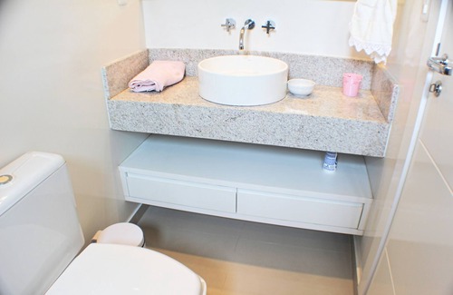 Castelo Branco Apartamento | Apartamento con 2 suites y terraza en Meia Praia