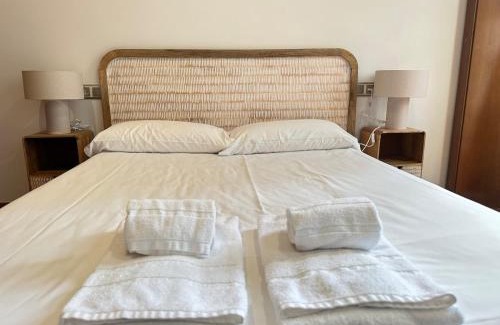 Maria Auxiliadora Apartamento | Apartment with a balcony, downtown, free parking by YBH