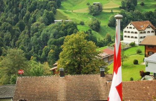 Saas im Prattigau Apartamento | Apartment with balcony and Panoramic Views of Alps