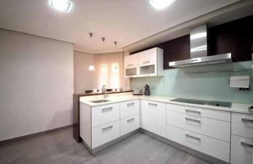 Carballo Apartamento | Apartamento con vistas a la ciudad y se encuentra en Carballo.