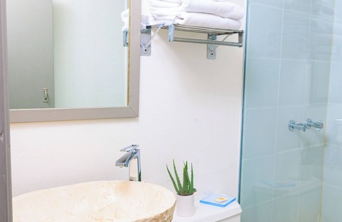 Ladyville Cama Y Desayuno | Apartment with complimentary ride to airport, in Ladyville, Belize CP