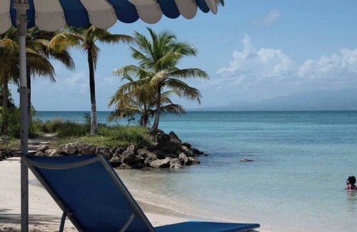 Pointe de la verdure Apartamento | Apartment with direct beach access and private parking, secure residence.
