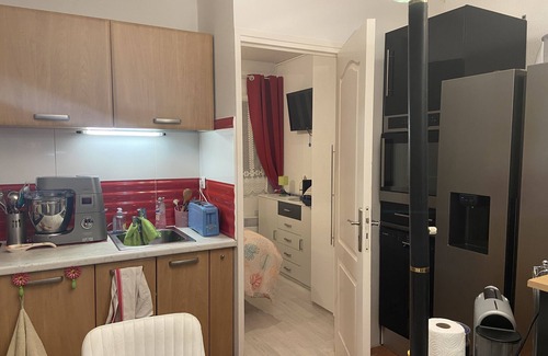 Theoule-sur-Mer Apartamento | Apartment with full sea view and private enclosed garden with trees