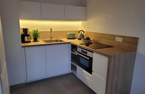 Giens Apartamento | Apartment with garden and lovely sea view, 15-minute walk from the beaches.