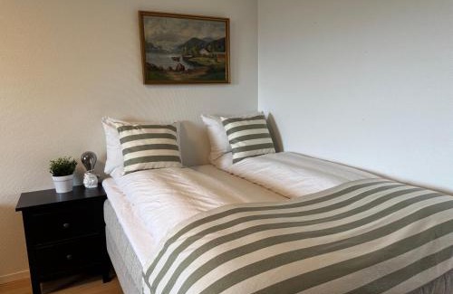 Midtsandan Apartamento | Apartment with garden and large bathroom