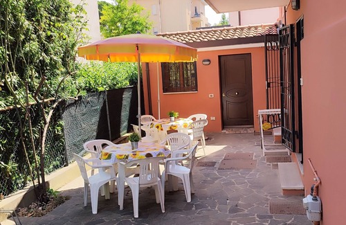 Marina Centro Apartamento | Apartamento con jardín, junto al mar, playa incluida.