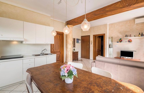 Sulzano Apartamento | Apartamento con vistas al lago, piscina, Wi-Fi y terraza