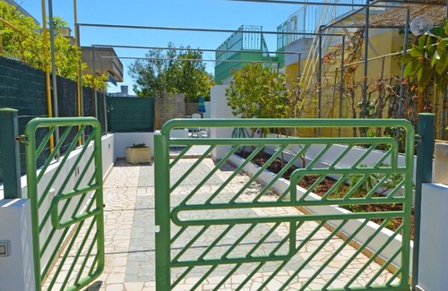 Marina San Gregorio Casa | Apartamento con amplio jardín y parking a pocos pasos del mar.